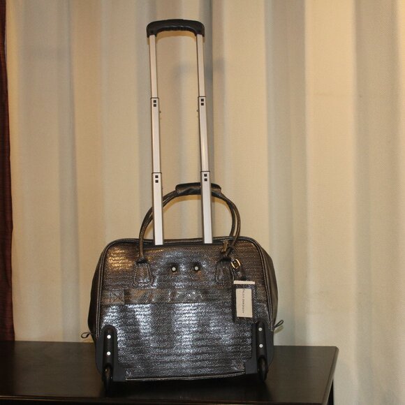 ADRIENNE VITTADINI Luggage Carry On Roller Computer Books NWOT - Picture 2 of 10